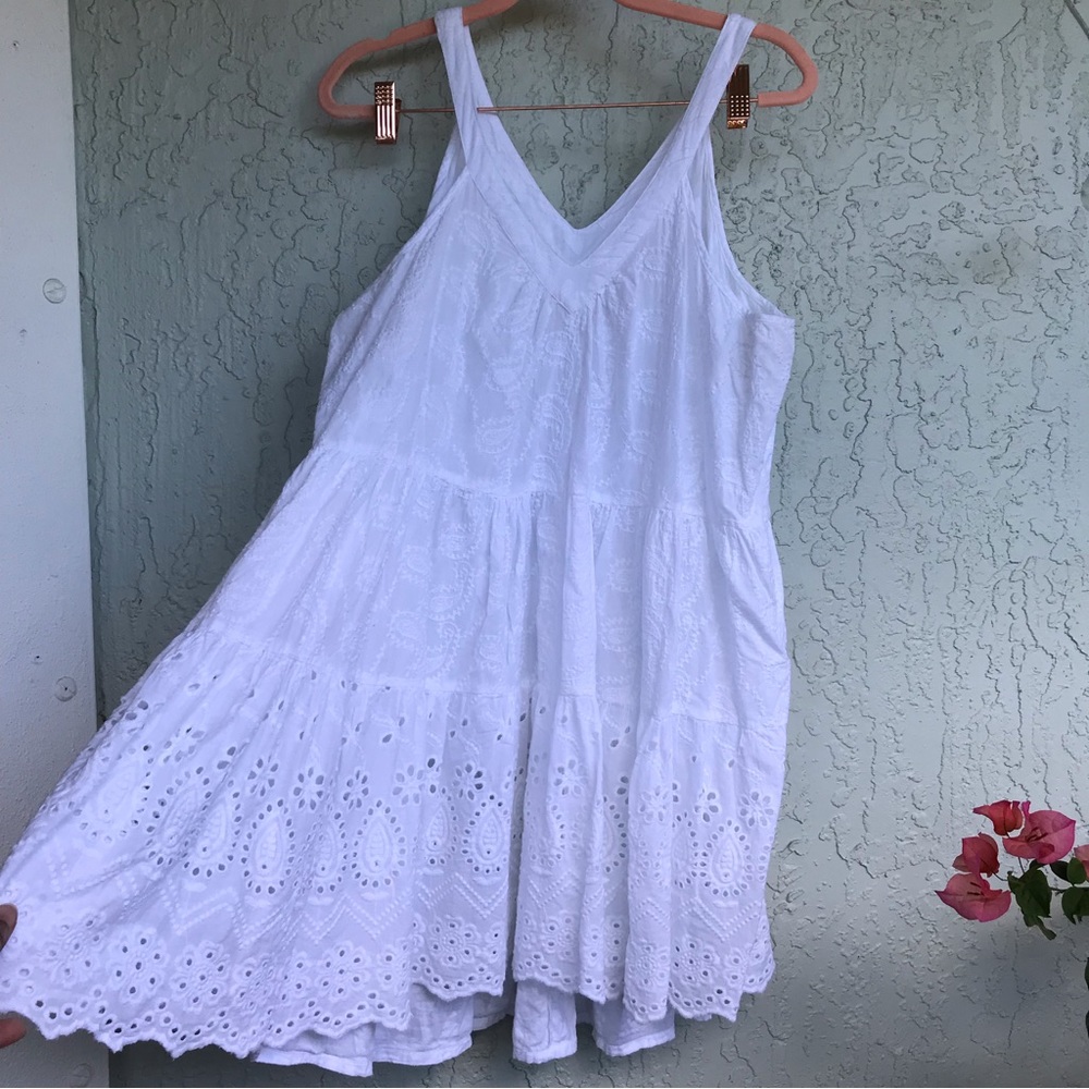 🦄 white embroidered eyelet dress or tunic